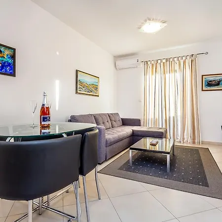 Apartment Lovre